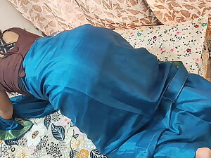 Pulchritudinous 18 savoir vivre old Indian kamwali seducing guv down Hot lusty sexual relations